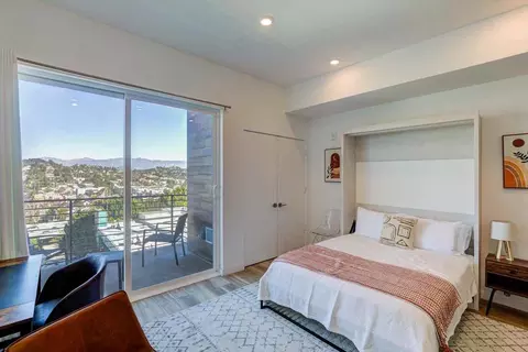 252 N Hoover St, Los Angeles, CA 90004