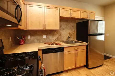 10038 SE Division St, Portland, OR 97266