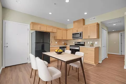 10038 SE Division St, Portland, OR 97266