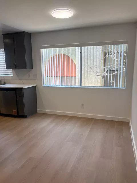 8735 Variel Ave, Los Angeles, CA 91304