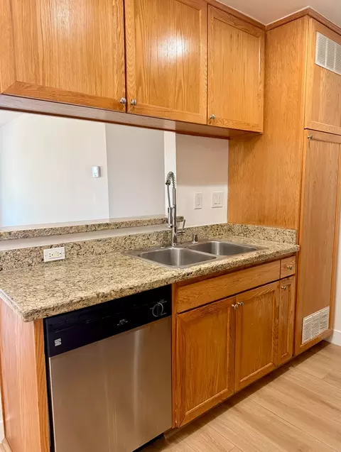 8735 Variel Ave, Los Angeles, CA 91304