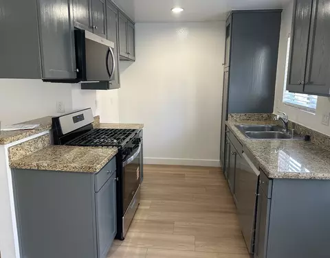 8735 Variel Ave, Los Angeles, CA 91304