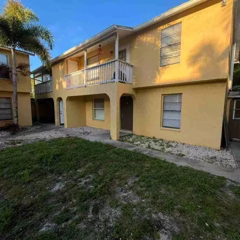 3950 Lora St, Fort Myers, FL 33916