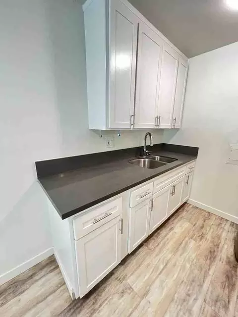 25 Navy St, Los Angeles, CA 90291