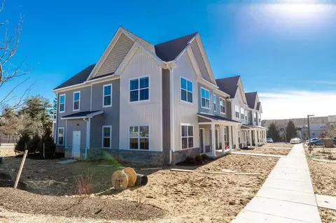 100 Wildflower Ln, Parkesburg, PA 19365