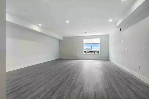 11848 Vanowen St, Los Angeles, CA 91605