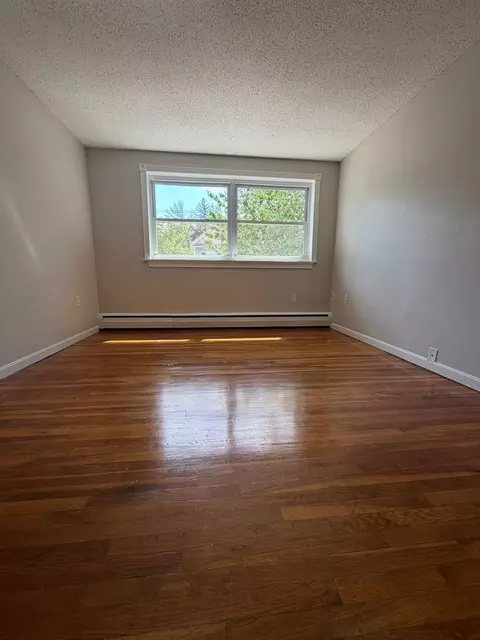 206 Stackpole St, Lowell, MA 01852