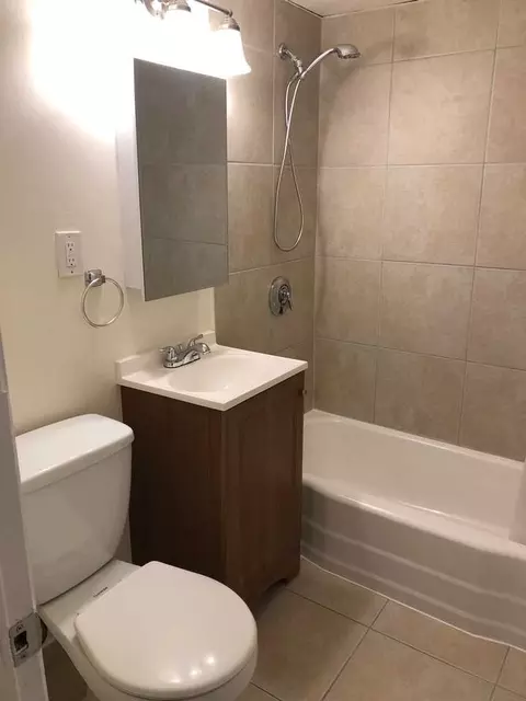 206 Stackpole St, Lowell, MA 01852