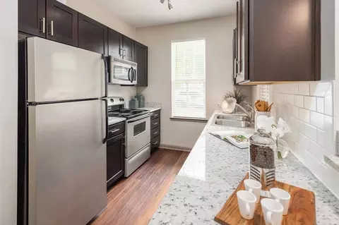 10015 Madison Square Pl, Charlotte, NC 28216 photo 2