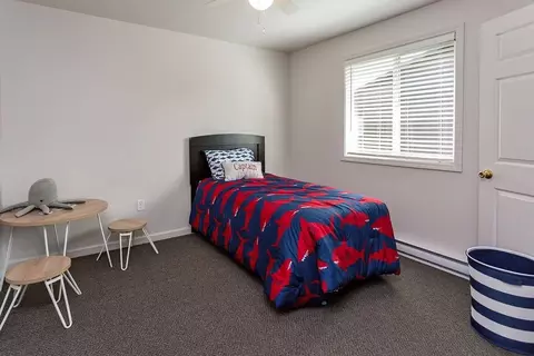 4251 Grandview Ave, Des Moines, IA 50317