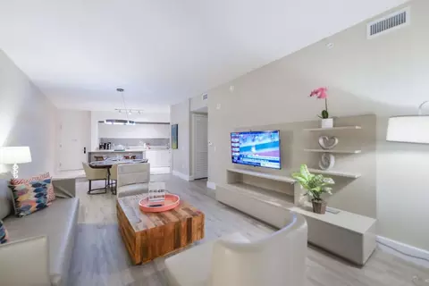 4111 S Ocean Dr, Hollywood, FL 33019