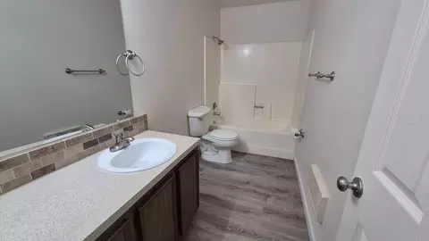 1229 NE Hogan Pl, Gresham, OR 97030 photo 3