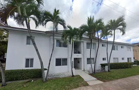 1410 S Douglas Rd, Coral Gables, FL 33134