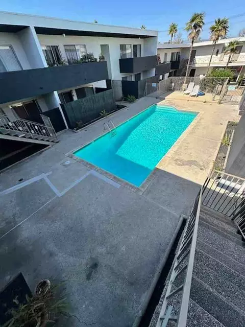 17340 Burbank Blvd, Encino, CA 91316