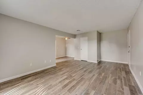 4310 W Northgate Dr, Irving, TX 75062 photo 2