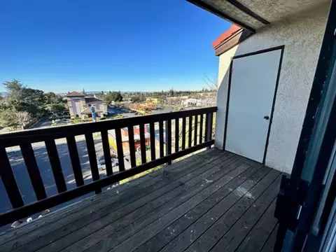 921 Fletcher Ln, Hayward, CA 94544