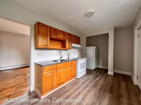 451 Edgewood St, Hartford, CT 06112