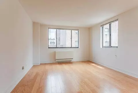 323 W 96th St, New York, NY 10025