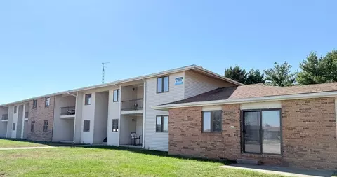 110 Thompson Dr, Lincoln, IL 62656