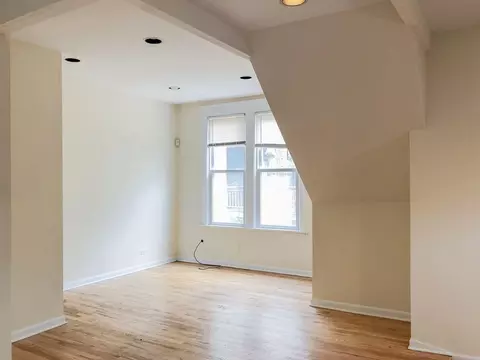 3250 N Lakewood Ave, Chicago, IL 60657