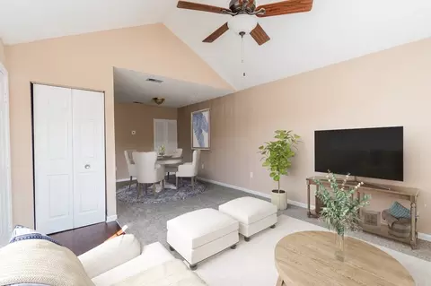 3453 Timber Run Dr, Bloomingdale, FL 33596 photo 2