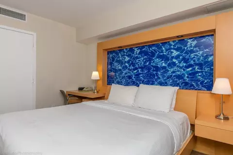 Collins Ave, North Miami Beach, FL 33160
