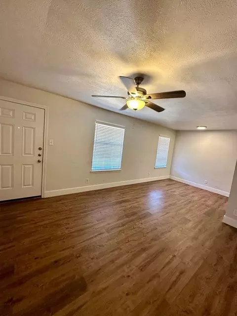 2211 S Vernon Ave, Dallas, TX 75224