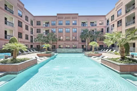 2700 Travis St, Houston, TX 77006