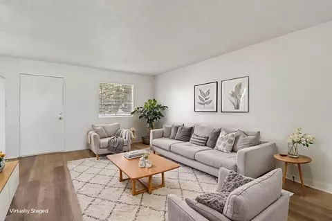 558 N Kenmore Ave, Los Angeles, CA 90004