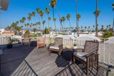 938 4th St, Santa Monica, CA 90403