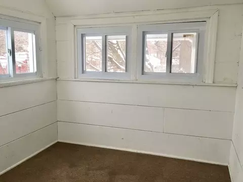 703 Spencer St NE, Grand Rapids, MI 49505