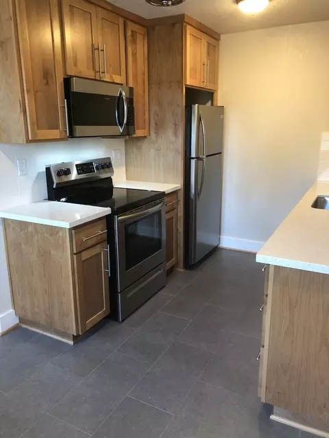 1603 SE Taggart St, Portland, OR 97202
