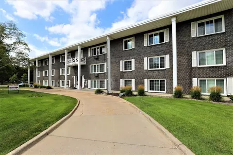 4000 Hazelton Rd, Edina, MN 55435