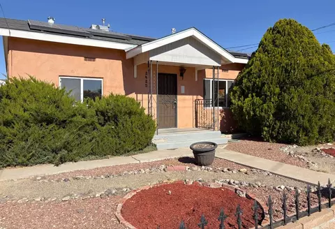 2425 Mountain Rd NW, Albuquerque, NM 87104