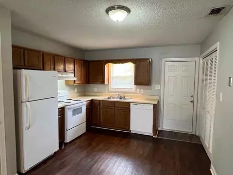 553 Corbin St, Jacksonville, NC 28546