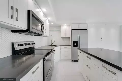 6039 Collins Ave, Miami Beach, FL 33140