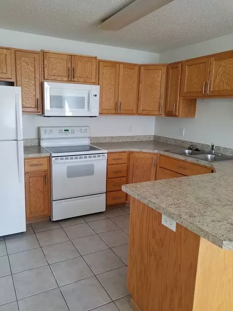 5002 16th Ave S, Fargo, ND 58103