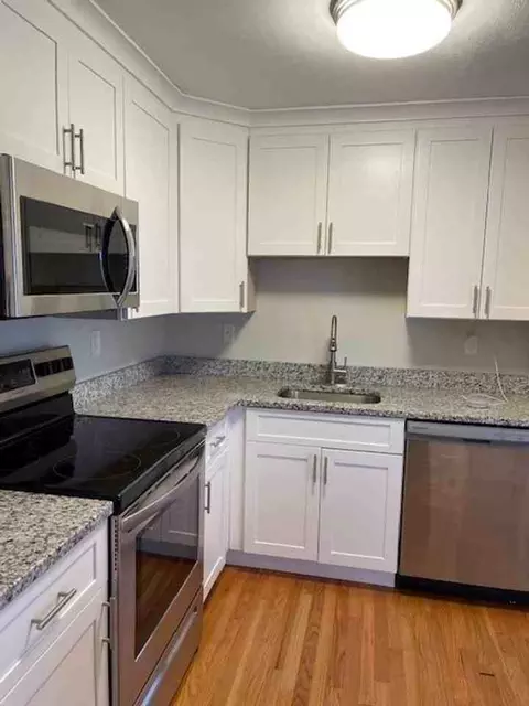 115 S Main St, West Hartford, CT 06107