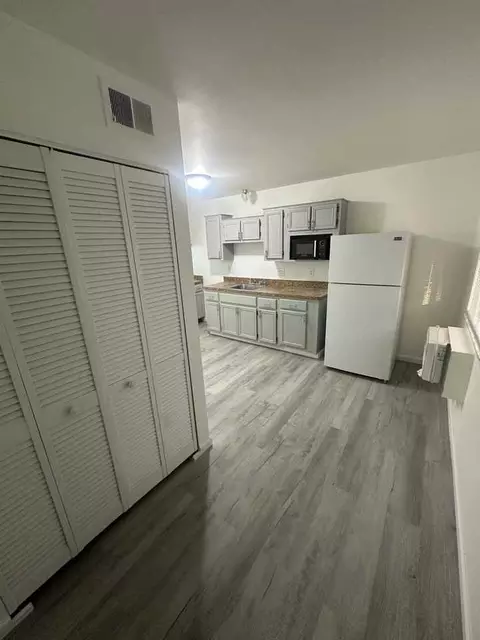 60 Logan St, Mount Clemens, MI 48043