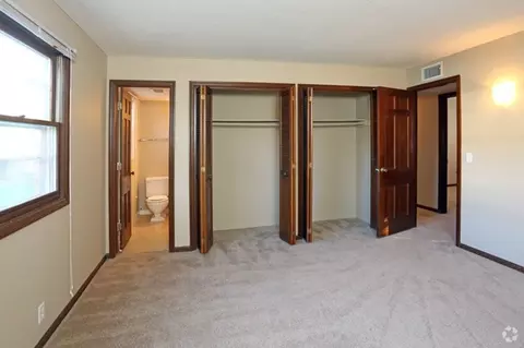 11766 Wakeley Plz, Omaha, NE 68154