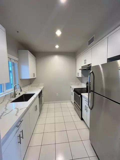 5100 Woodman Ave, Los Angeles, CA 91423