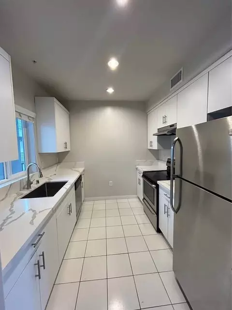 5100 Woodman Ave, Los Angeles, CA 91423