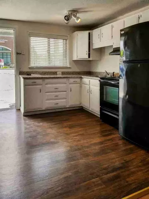 209 W James St, Kent, WA 98032