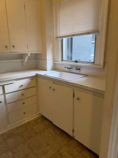 2011 5th Ave, Seattle, WA 98121