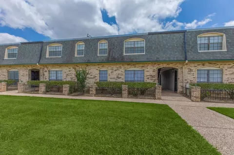 844 E Walnut St, Grapevine, TX 76051 photo 3