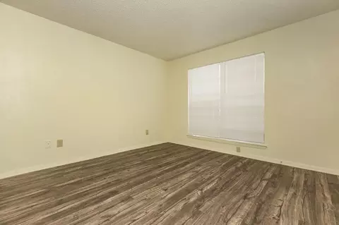 844 E Walnut St, Grapevine, TX 76051 photo 15