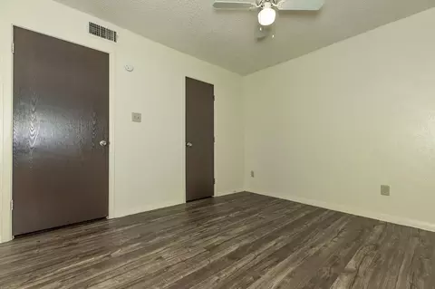 844 E Walnut St, Grapevine, TX 76051 photo 22