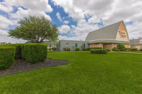 844 E Walnut St, Grapevine, TX 76051 photo 7