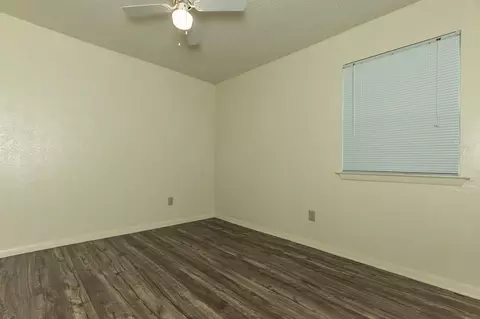 844 E Walnut St, Grapevine, TX 76051 photo 21
