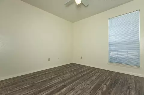 844 E Walnut St, Grapevine, TX 76051 photo 24